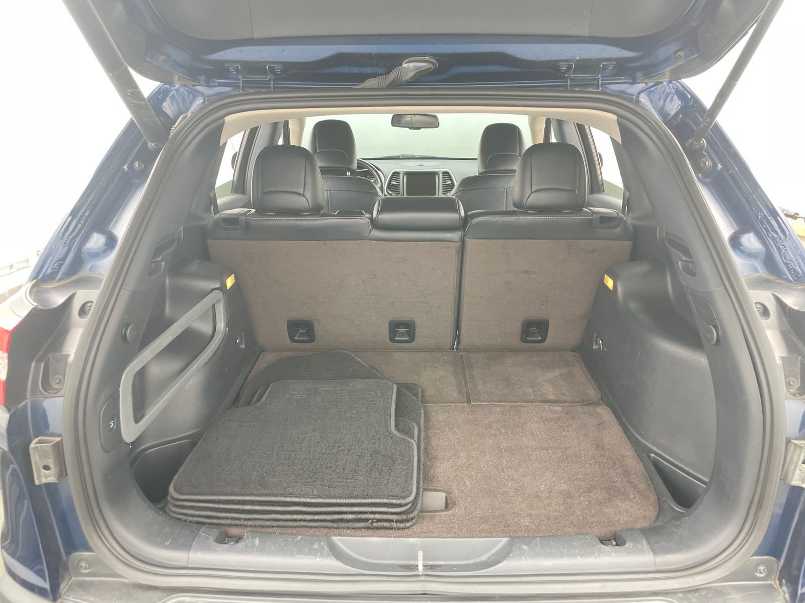 Thumbnail: 2018 Jeep Cherokee - 6