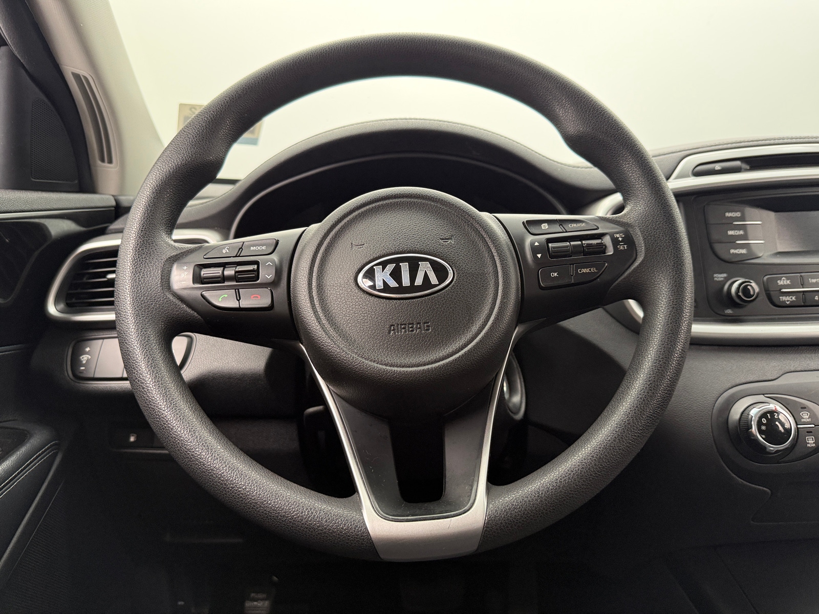 Thumbnail: 2017 Kia Sorento - 5