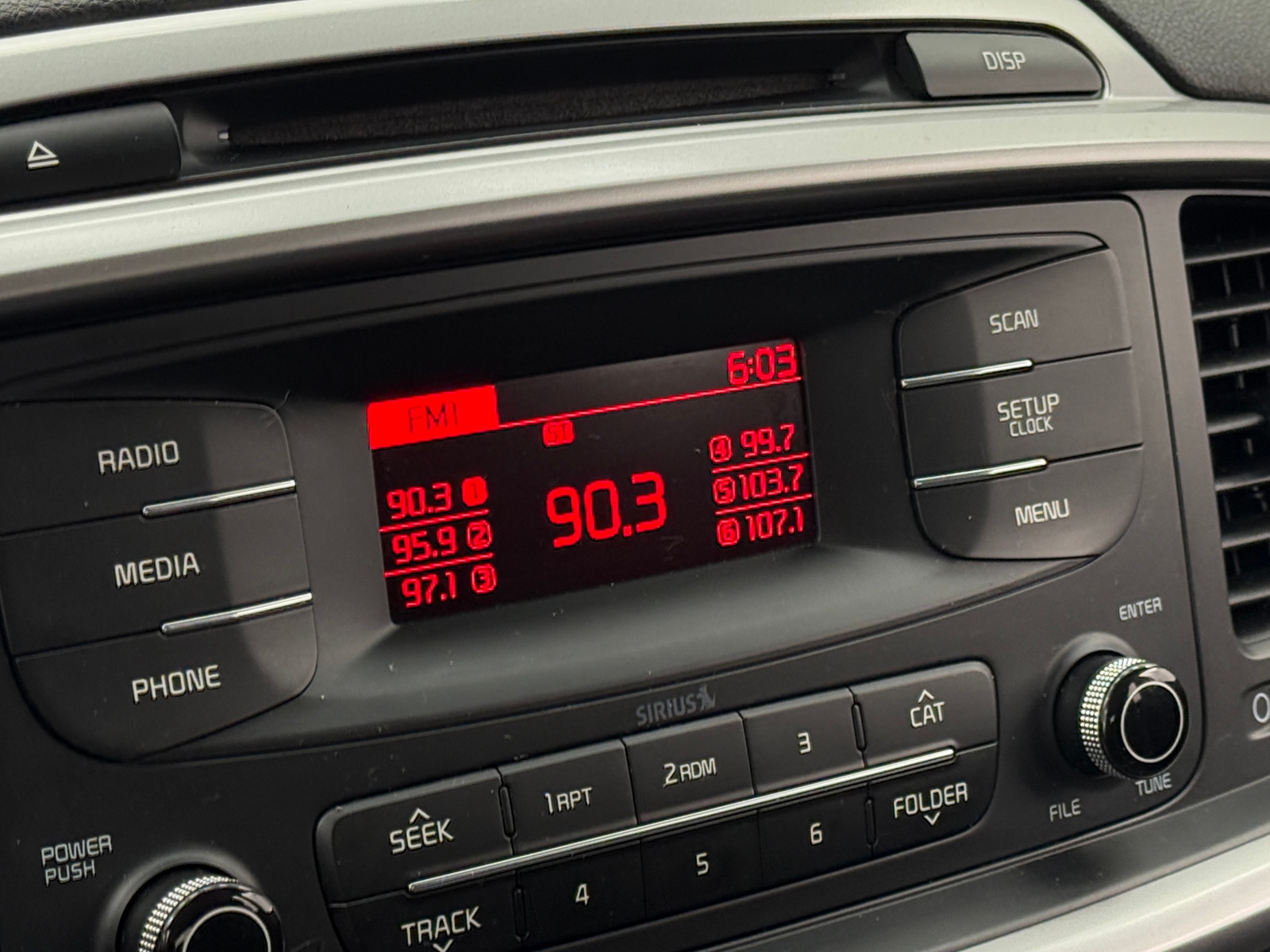 Thumbnail: 2017 Kia Sorento - 4