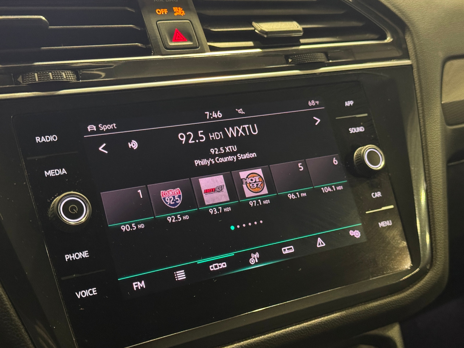 Thumbnail: 2023 Volkswagen Tiguan - 3