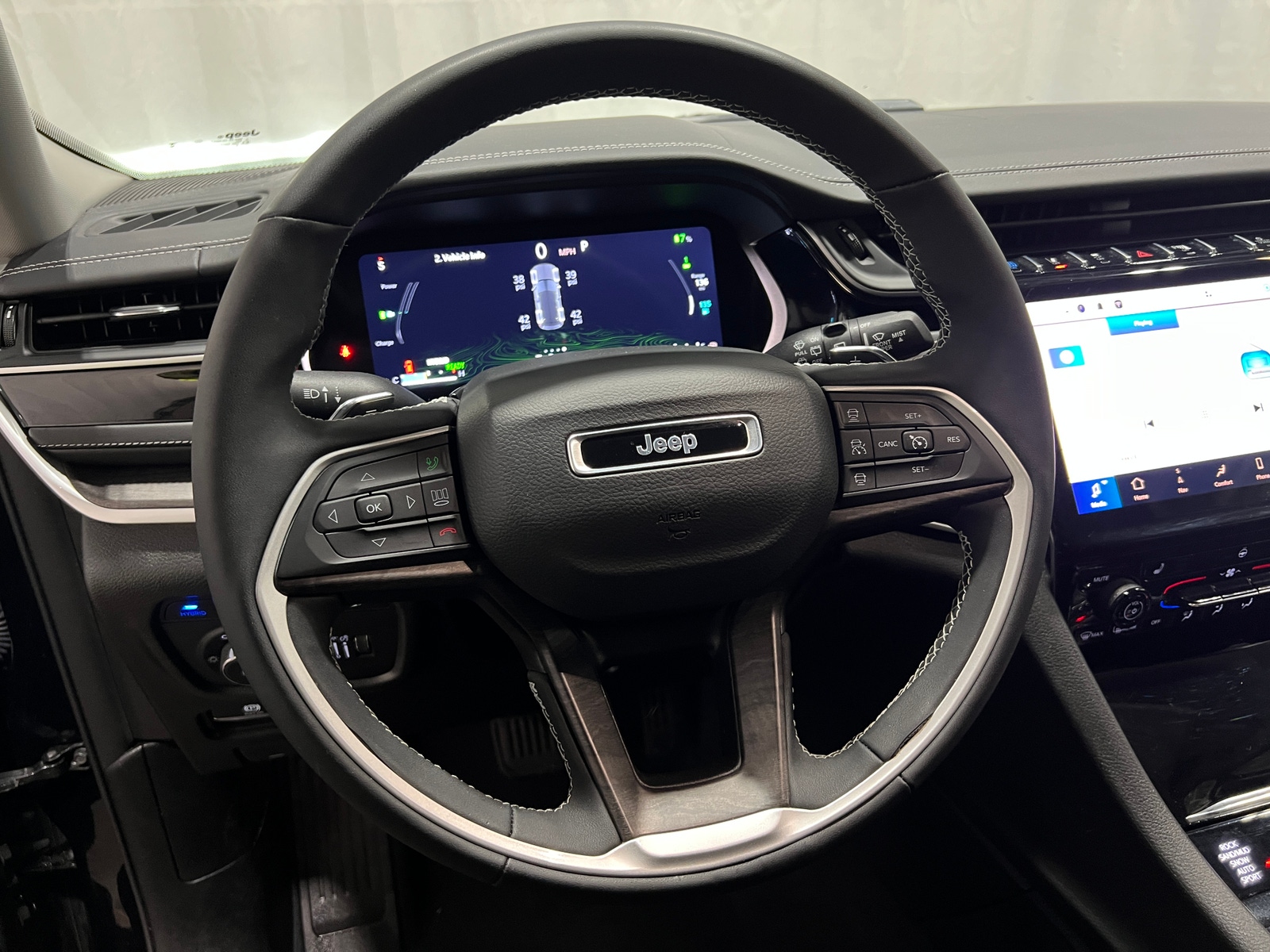 Thumbnail: 2022 Jeep Grand Cherokee - 4