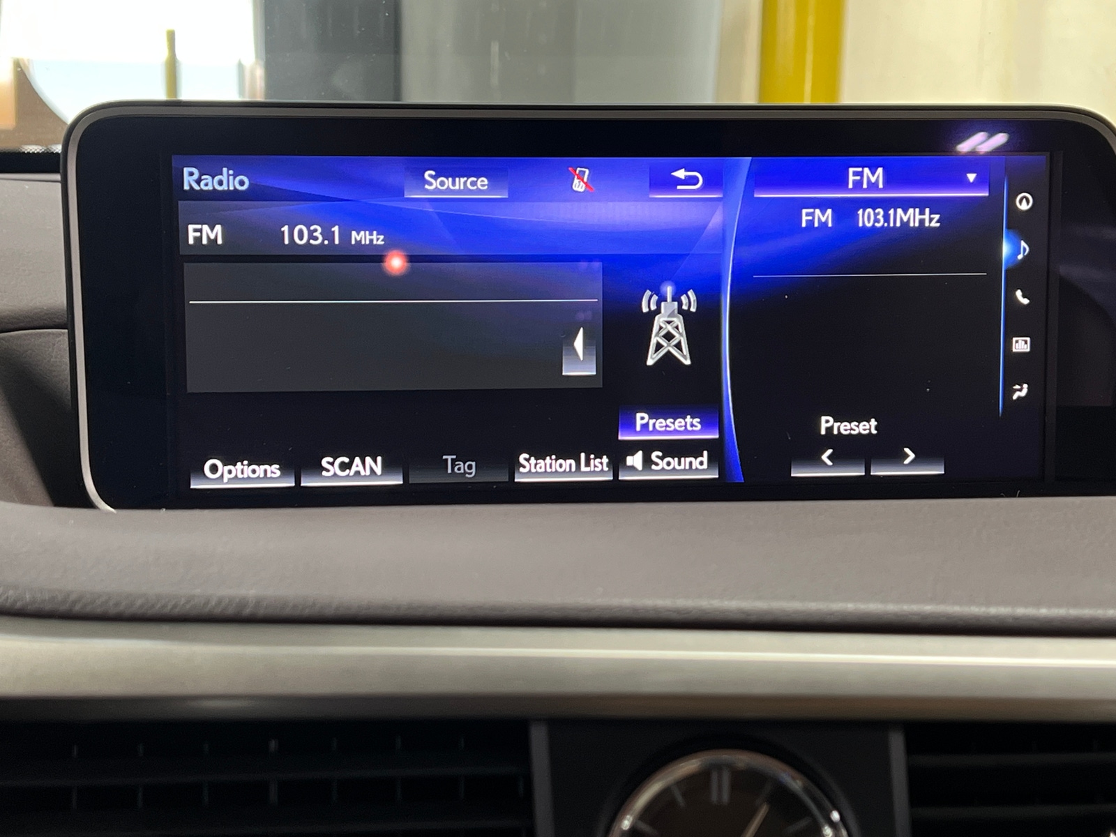 Thumbnail: 2019 Lexus RX - 4