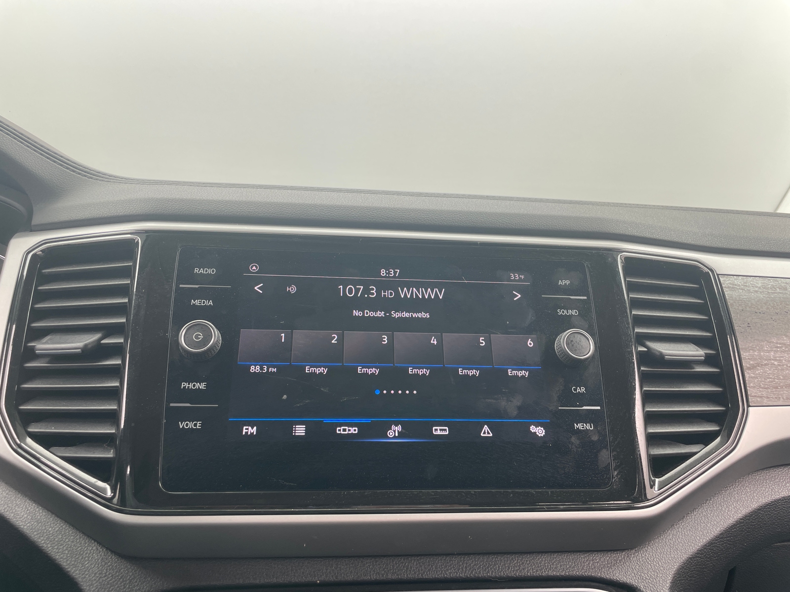 Thumbnail: 2022 Volkswagen Atlas - 3