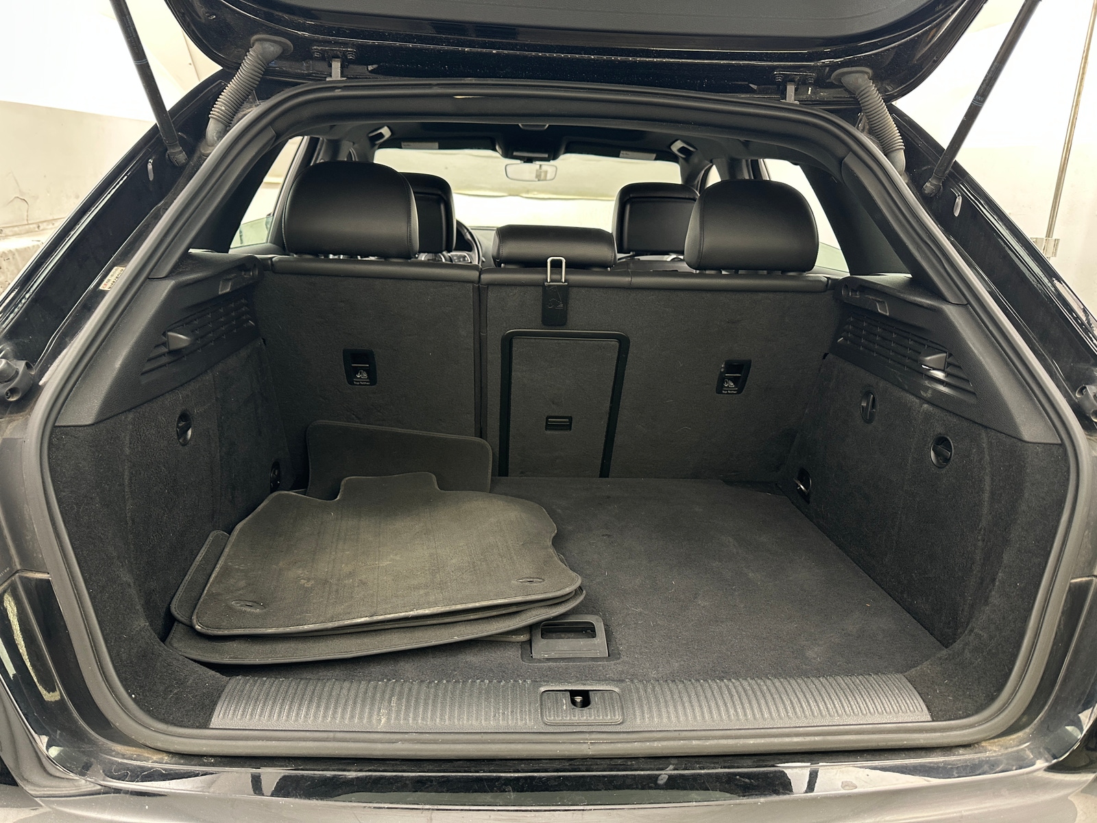 Thumbnail: 2017 Audi A3 e-tron - 6