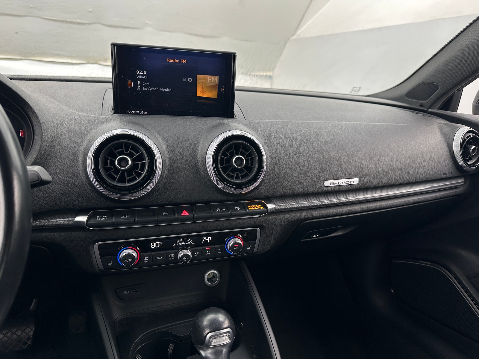 Thumbnail: 2017 Audi A3 e-tron - 3