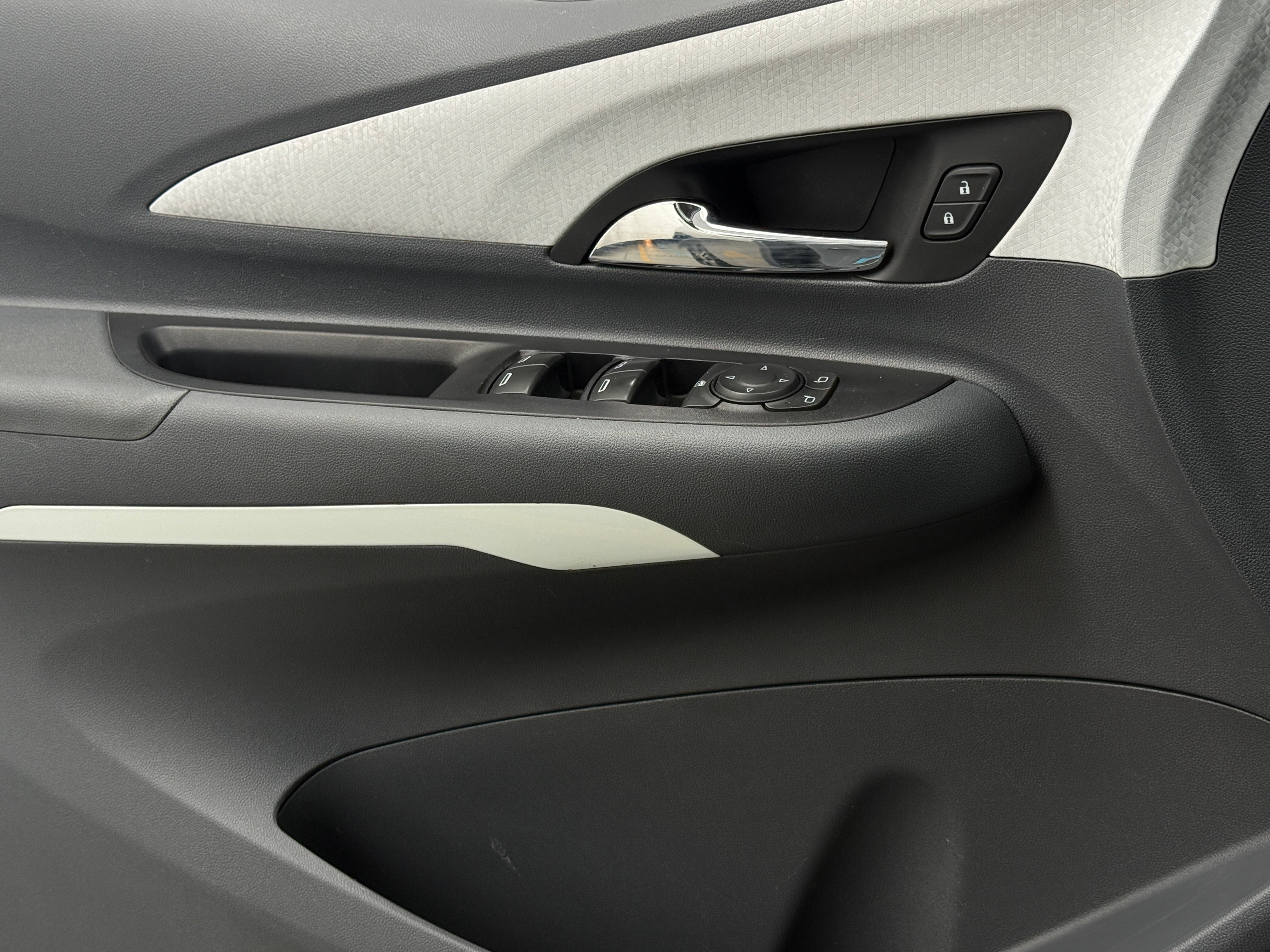 Used 2021 Chevrolet Bolt EV Premier with VIN 1G1FZ6S0XM4105099 for sale in Oak Creek, WI