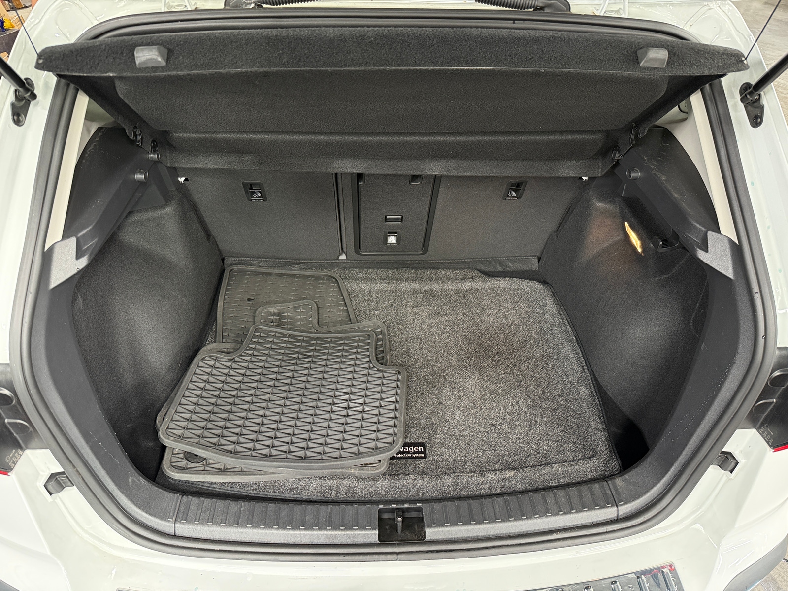 Thumbnail: 2022 Volkswagen Taos - 6