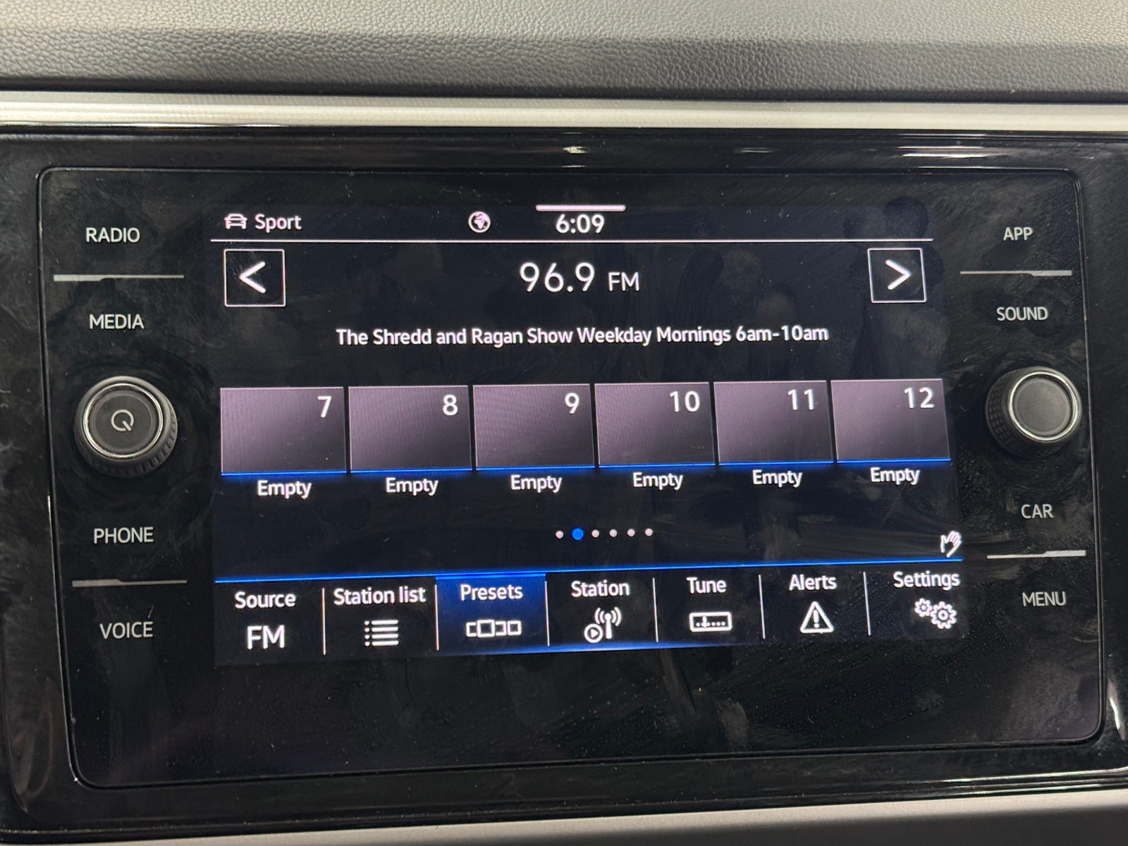 Thumbnail: 2022 Volkswagen Atlas - 3