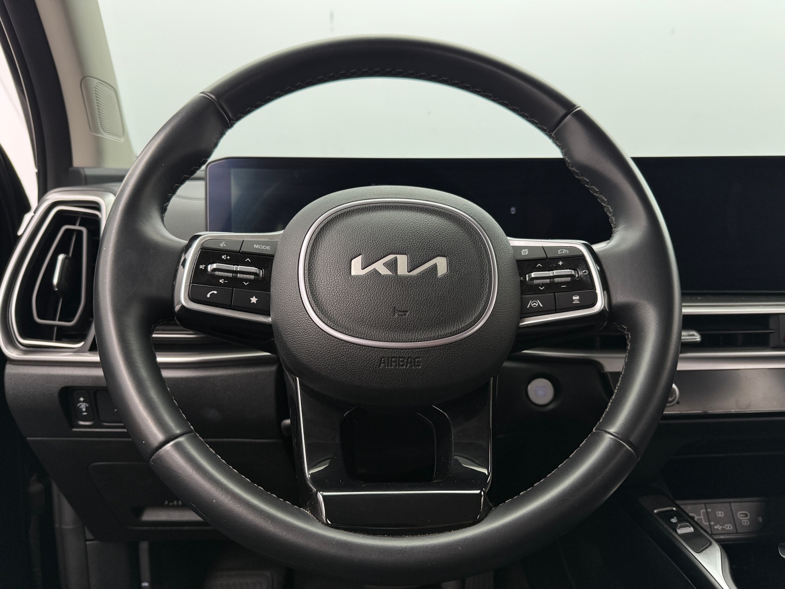 Thumbnail: 2024 Kia Sorento - 4