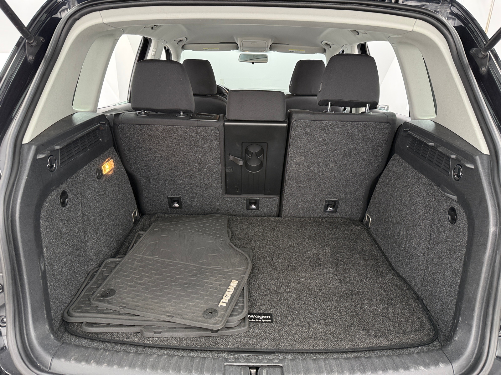 Thumbnail: 2017 Volkswagen Tiguan - 7