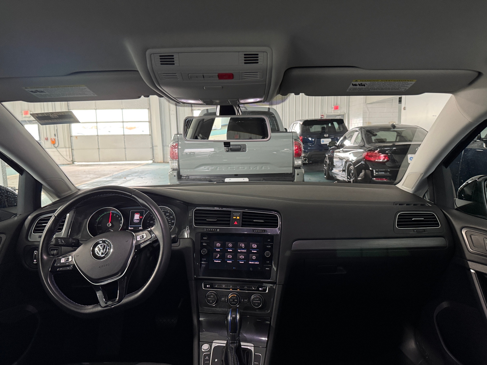 Thumbnail: 2019 Volkswagen e-Golf - 3