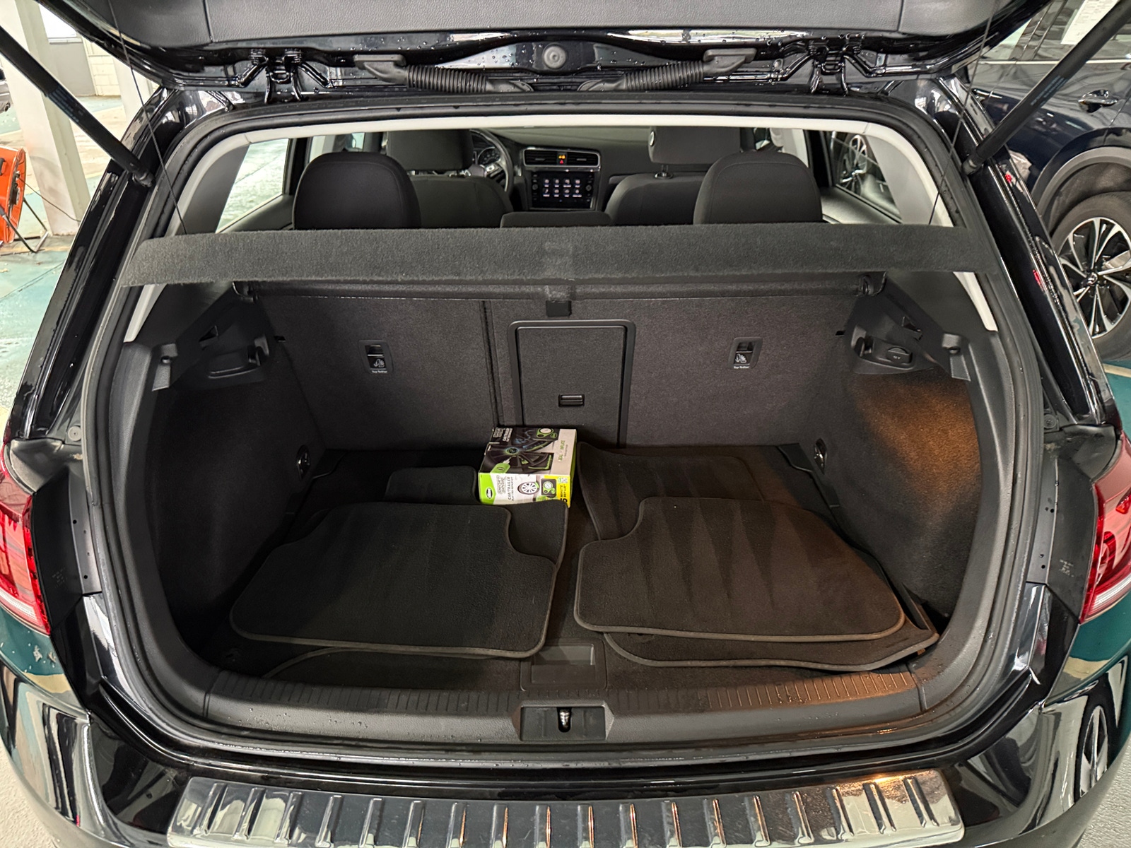 Thumbnail: 2019 Volkswagen e-Golf - 7