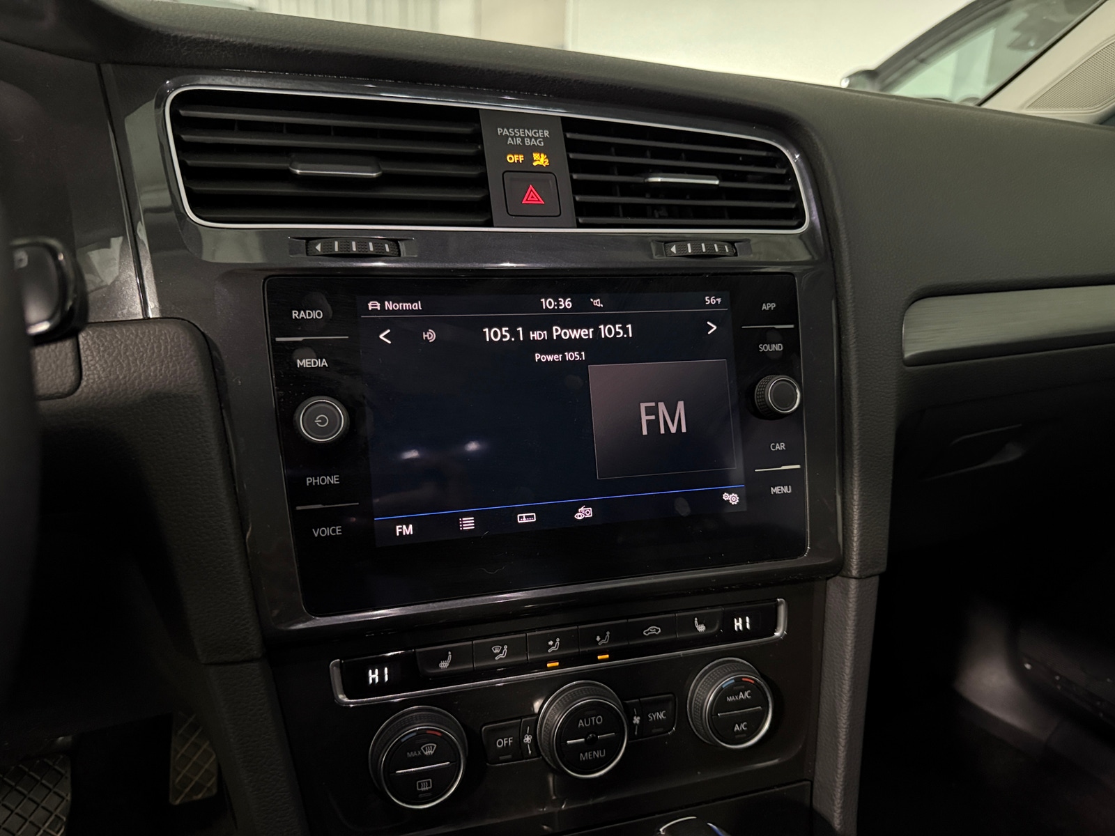 Thumbnail: 2019 Volkswagen e-Golf - 4