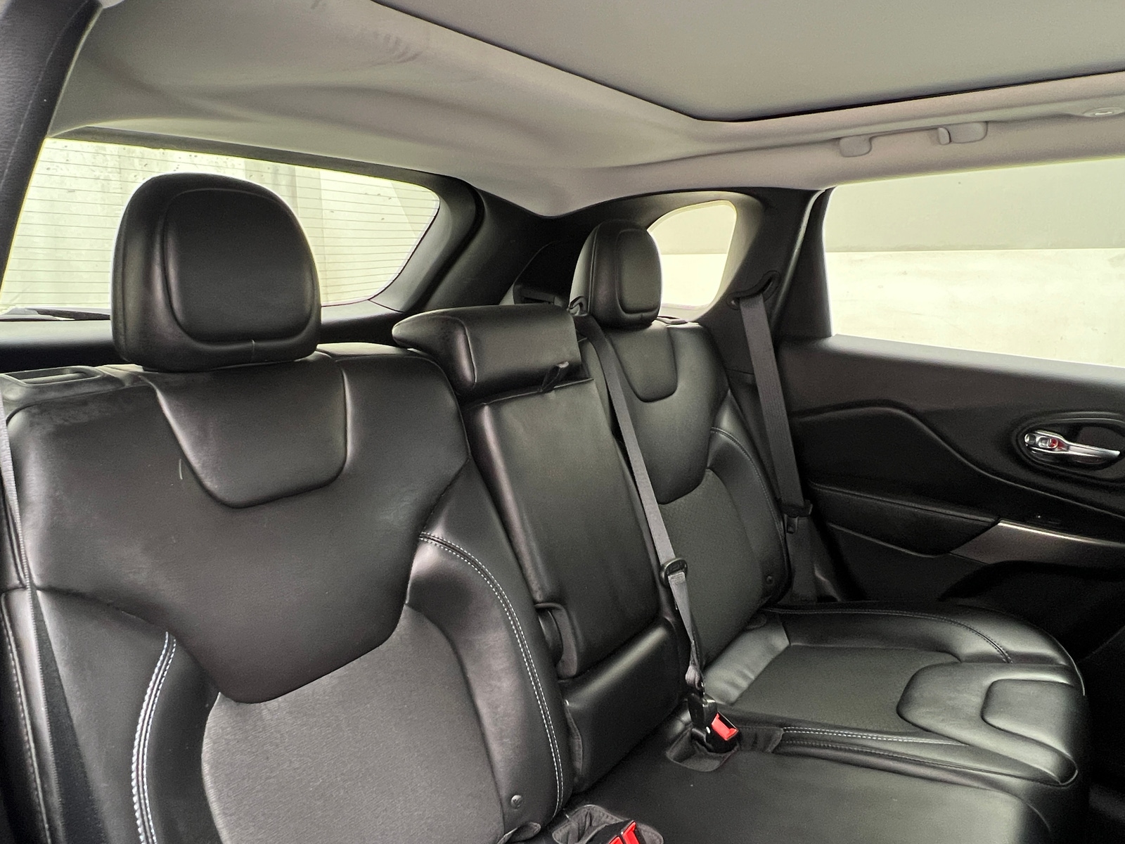 Thumbnail: 2019 Jeep Cherokee - 6