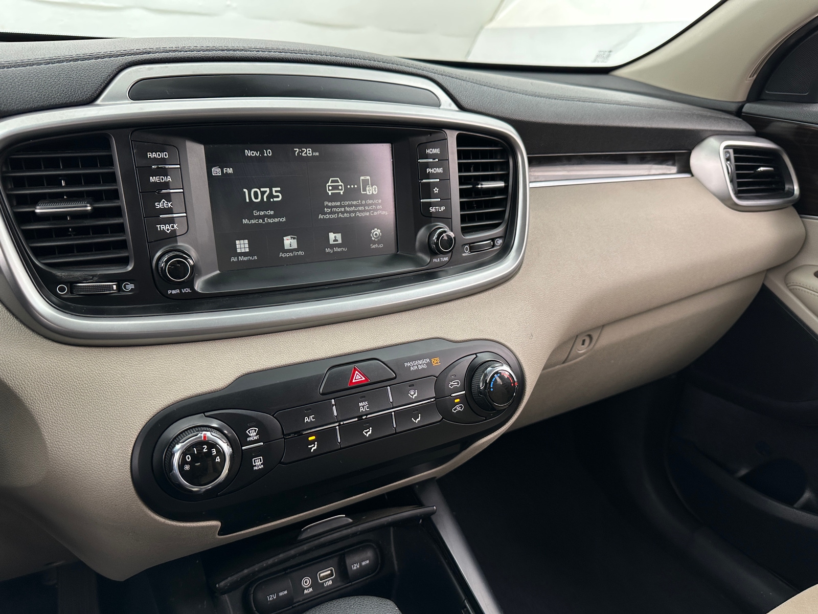 Thumbnail: 2019 Kia Sorento - 4