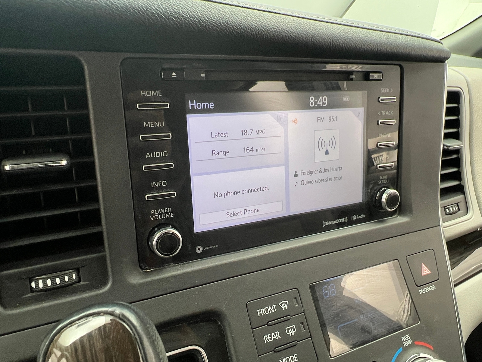 Thumbnail: 2018 Toyota Sienna - 3