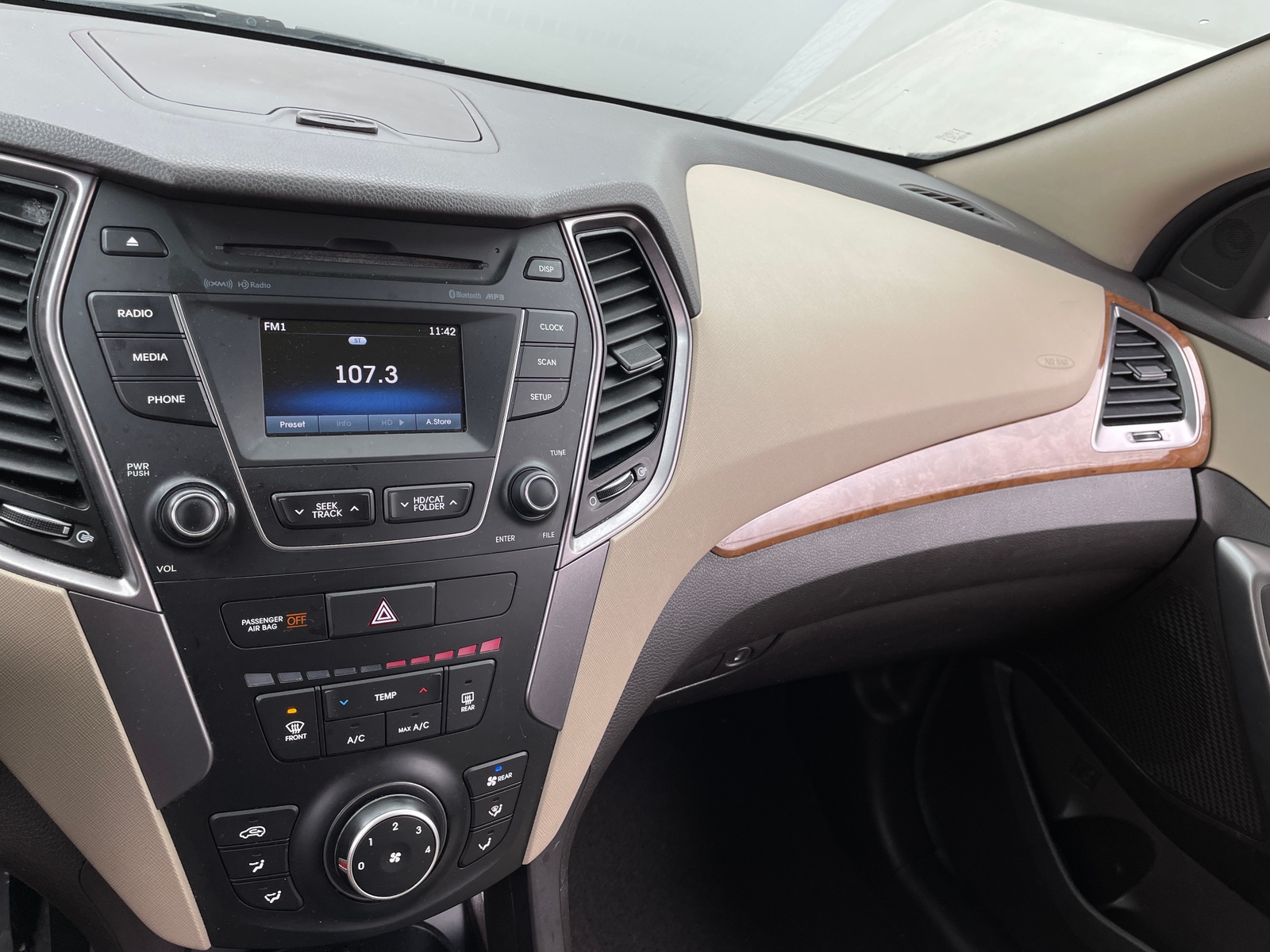 Thumbnail: 2015 Hyundai Santa Fe - 4