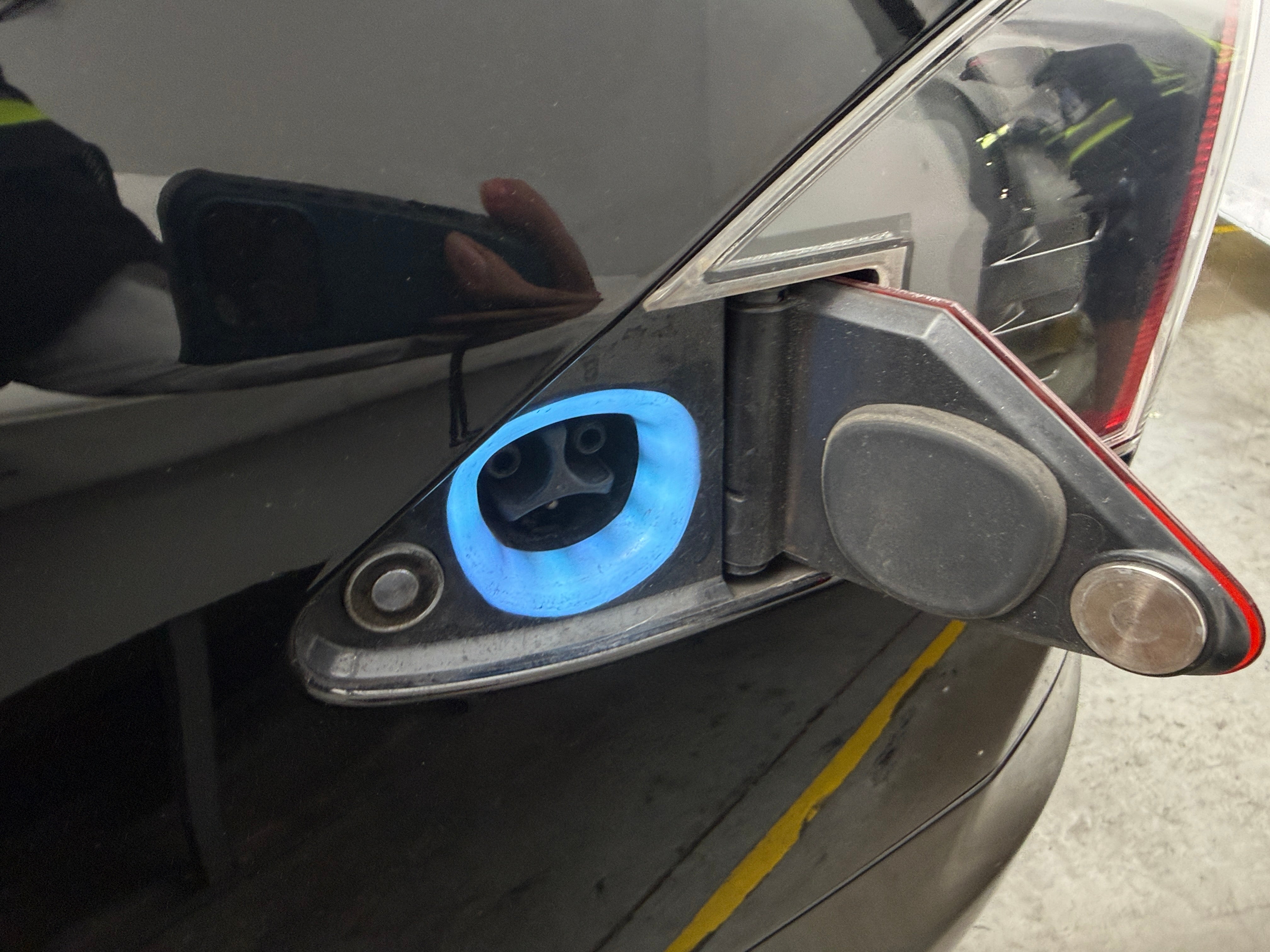 Used 2014 Tesla Model S S with VIN 5YJSA1H19EFP61272 for sale in Oak Creek, WI