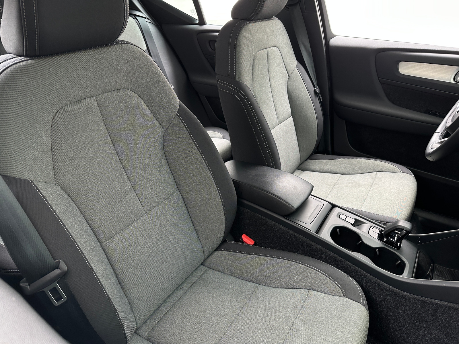 Thumbnail: 2025 Volvo XC40 - 2