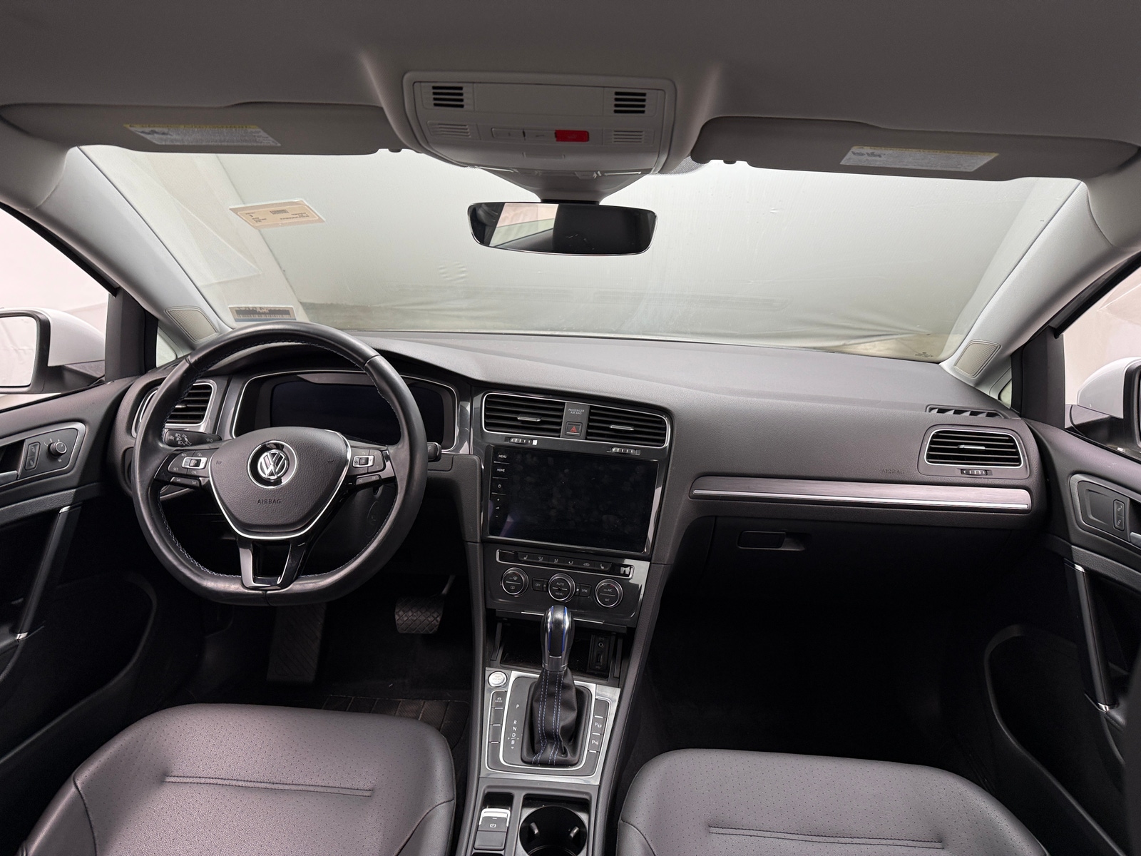 Thumbnail: 2018 Volkswagen e-Golf - 2