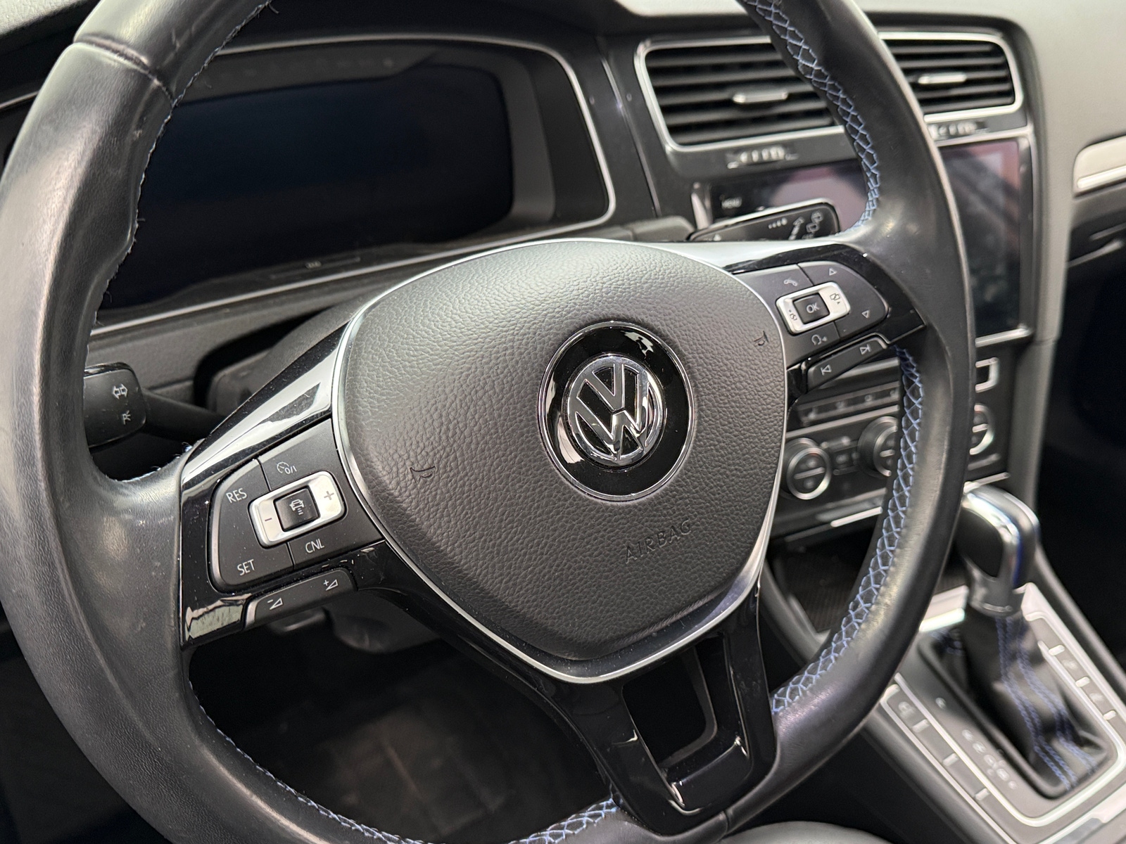 Thumbnail: 2018 Volkswagen e-Golf - 4