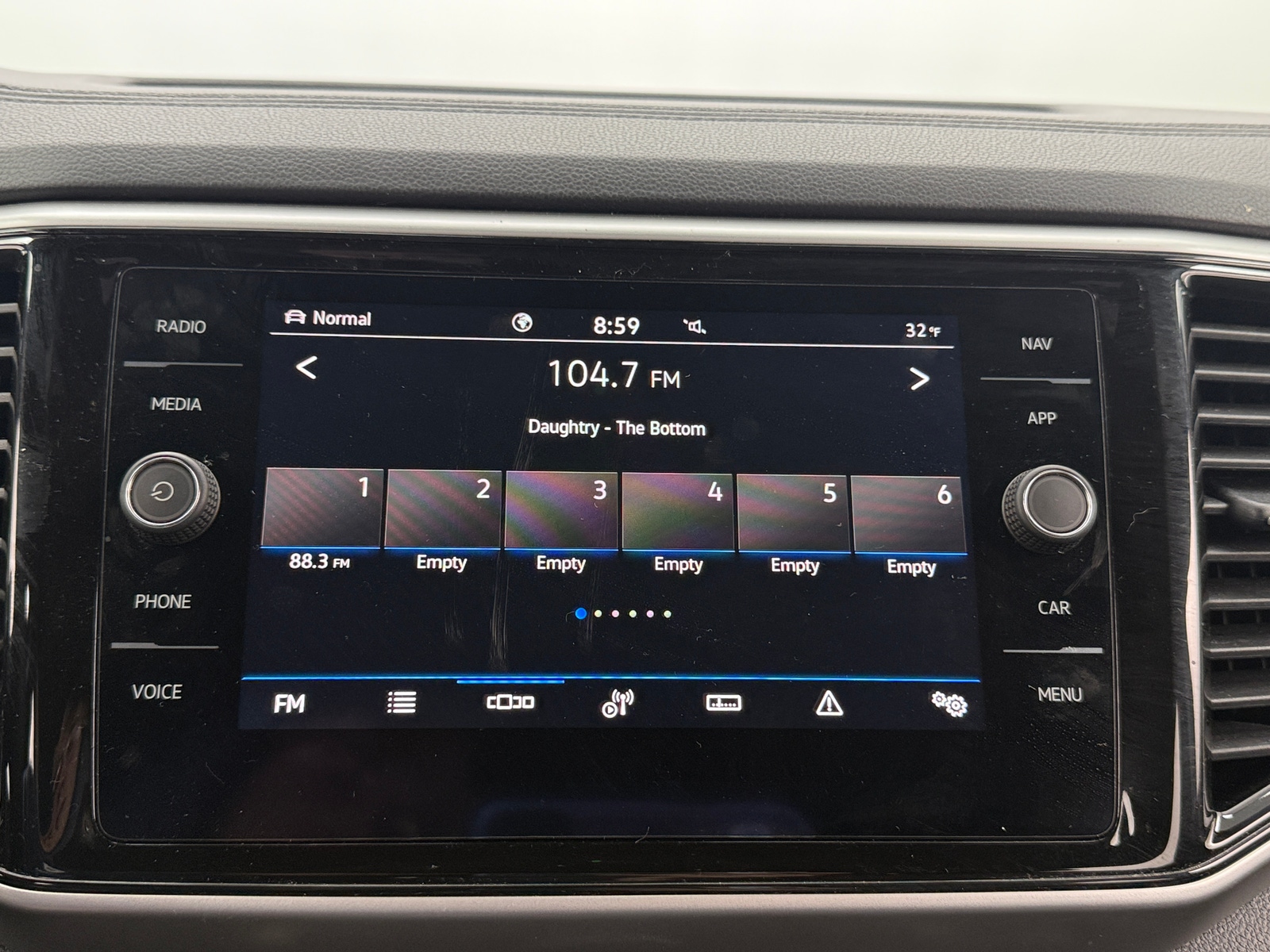 Thumbnail: 2021 Volkswagen Atlas - 3