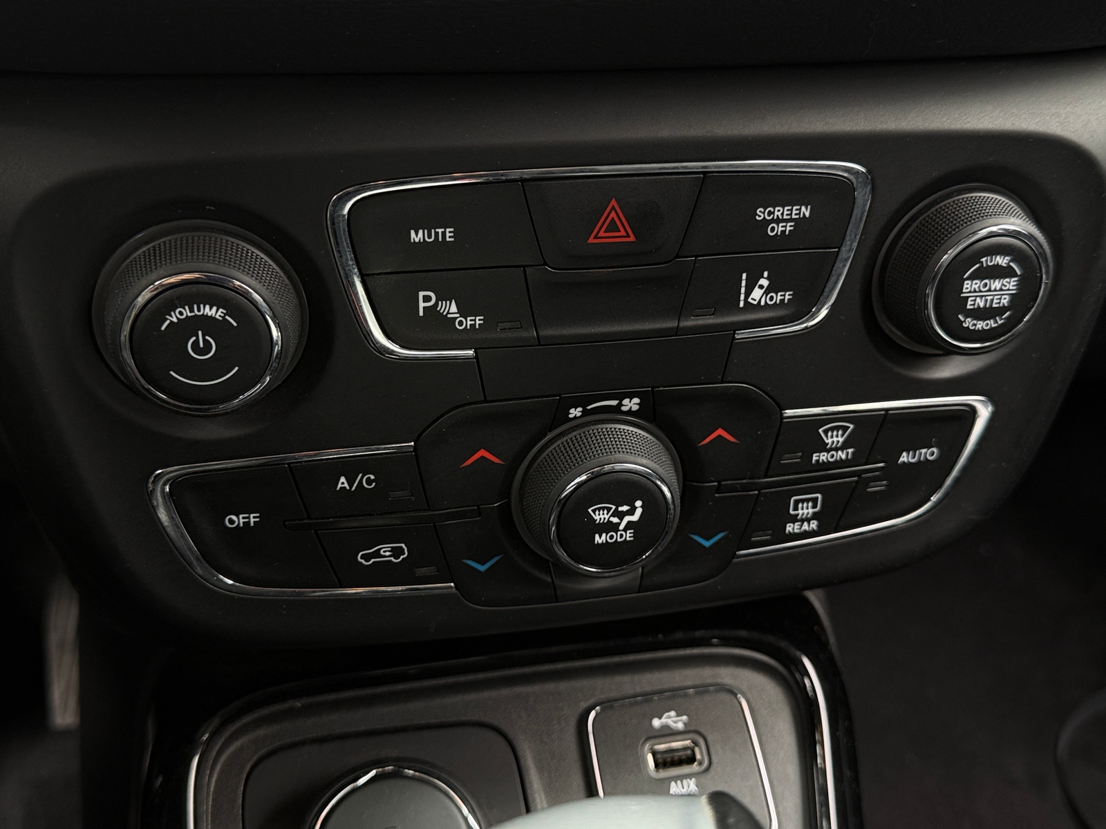 Thumbnail: 2018 Jeep Compass - 3