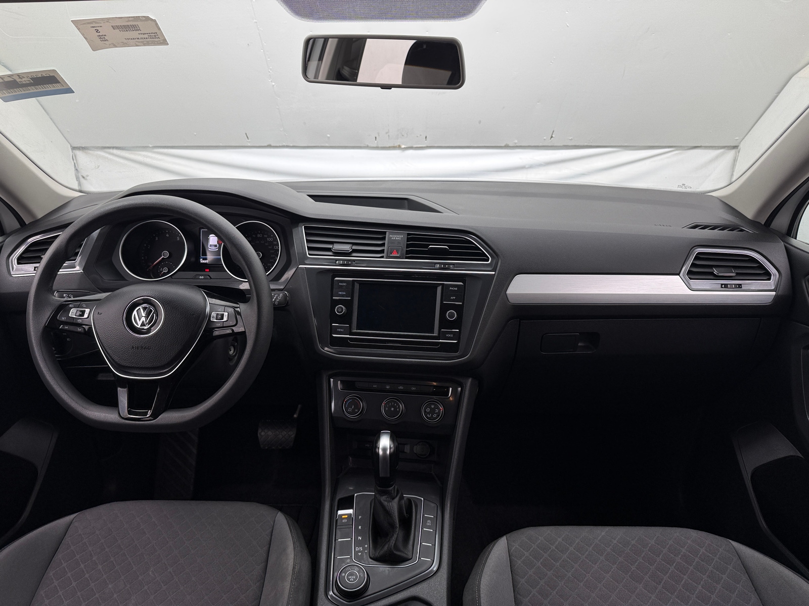 Thumbnail: 2020 Volkswagen Tiguan - 3