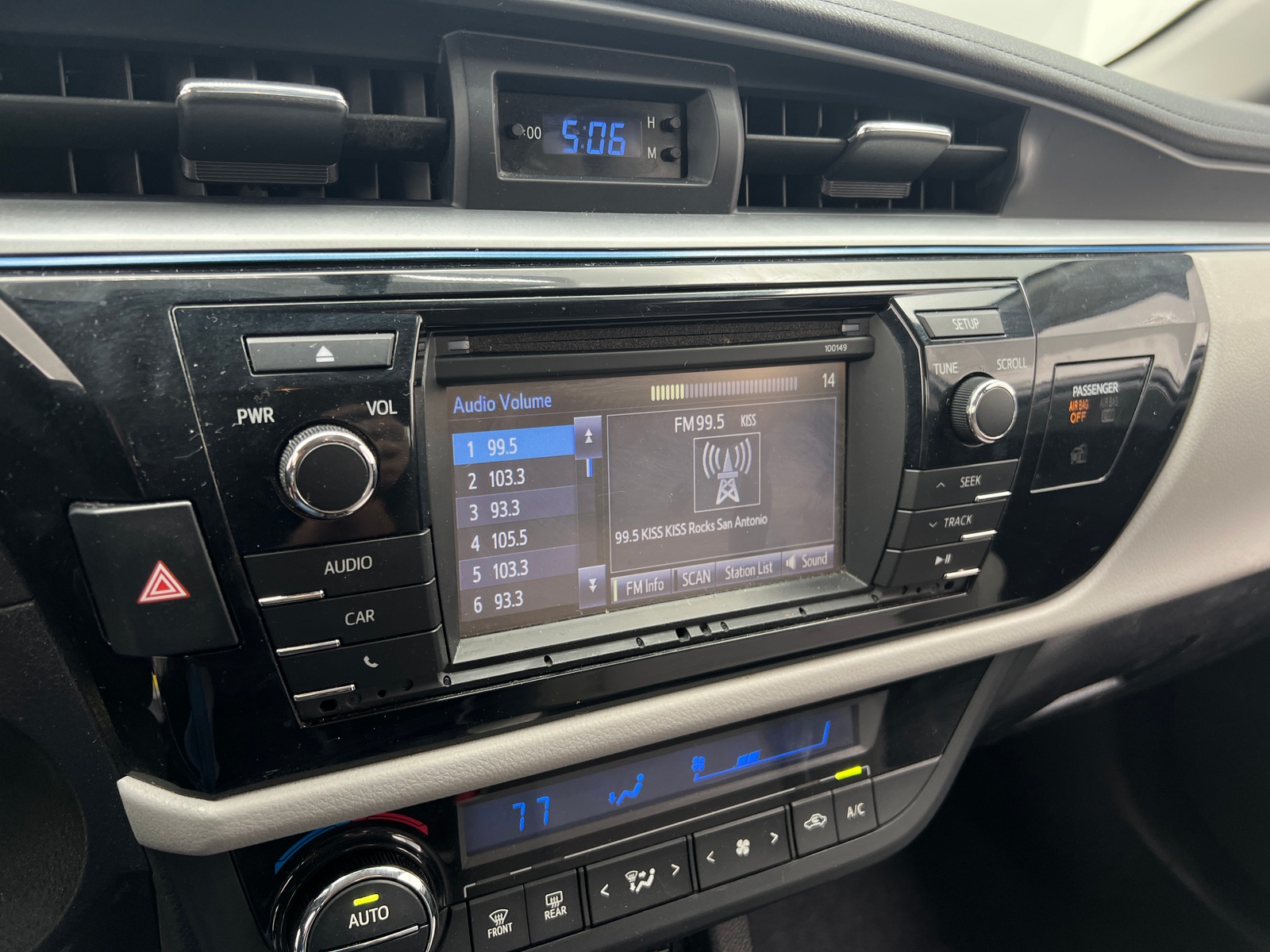 Thumbnail: 2015 Toyota Corolla - 4