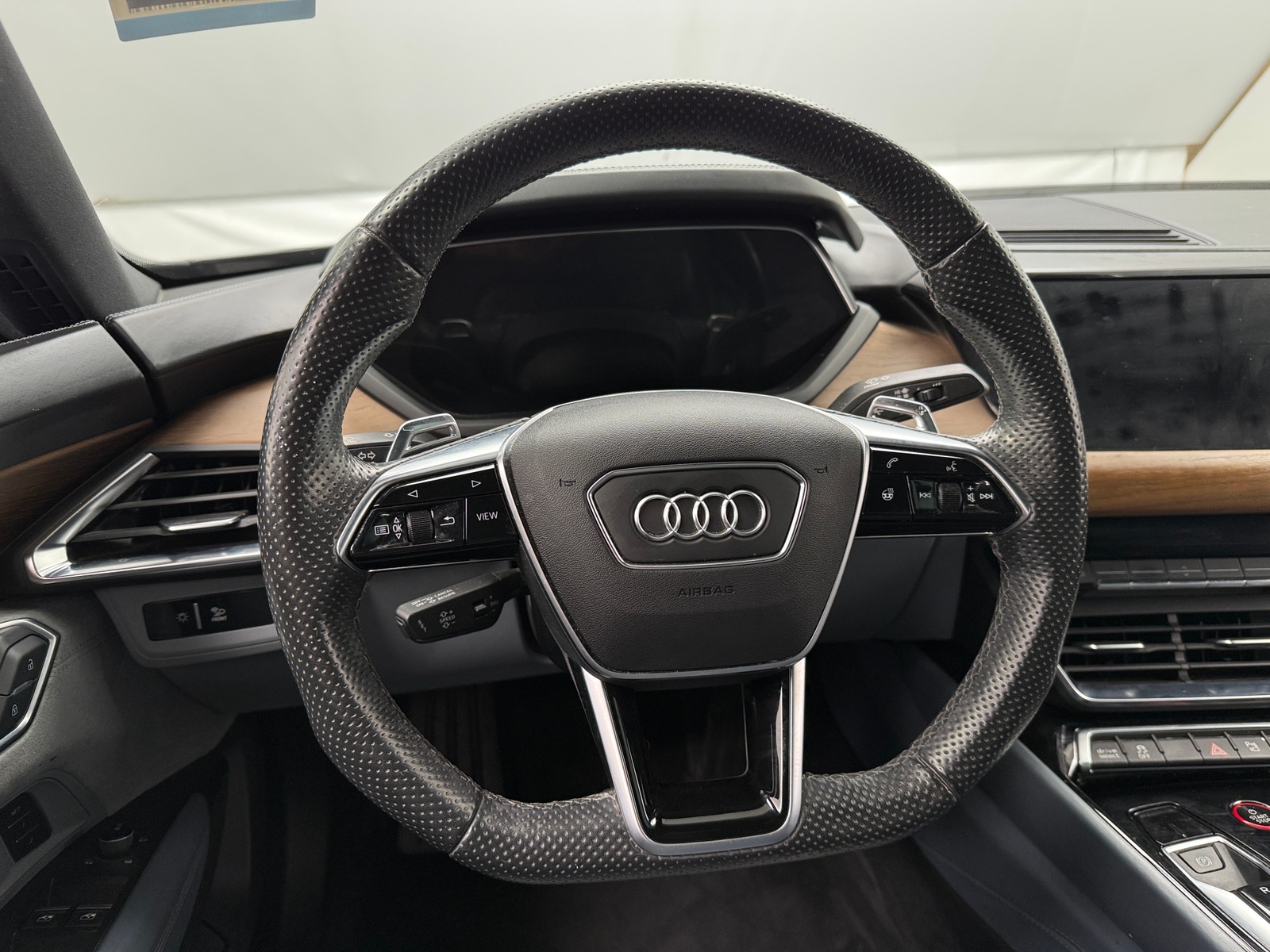 Thumbnail: 2022 Audi e-tron GT - 4