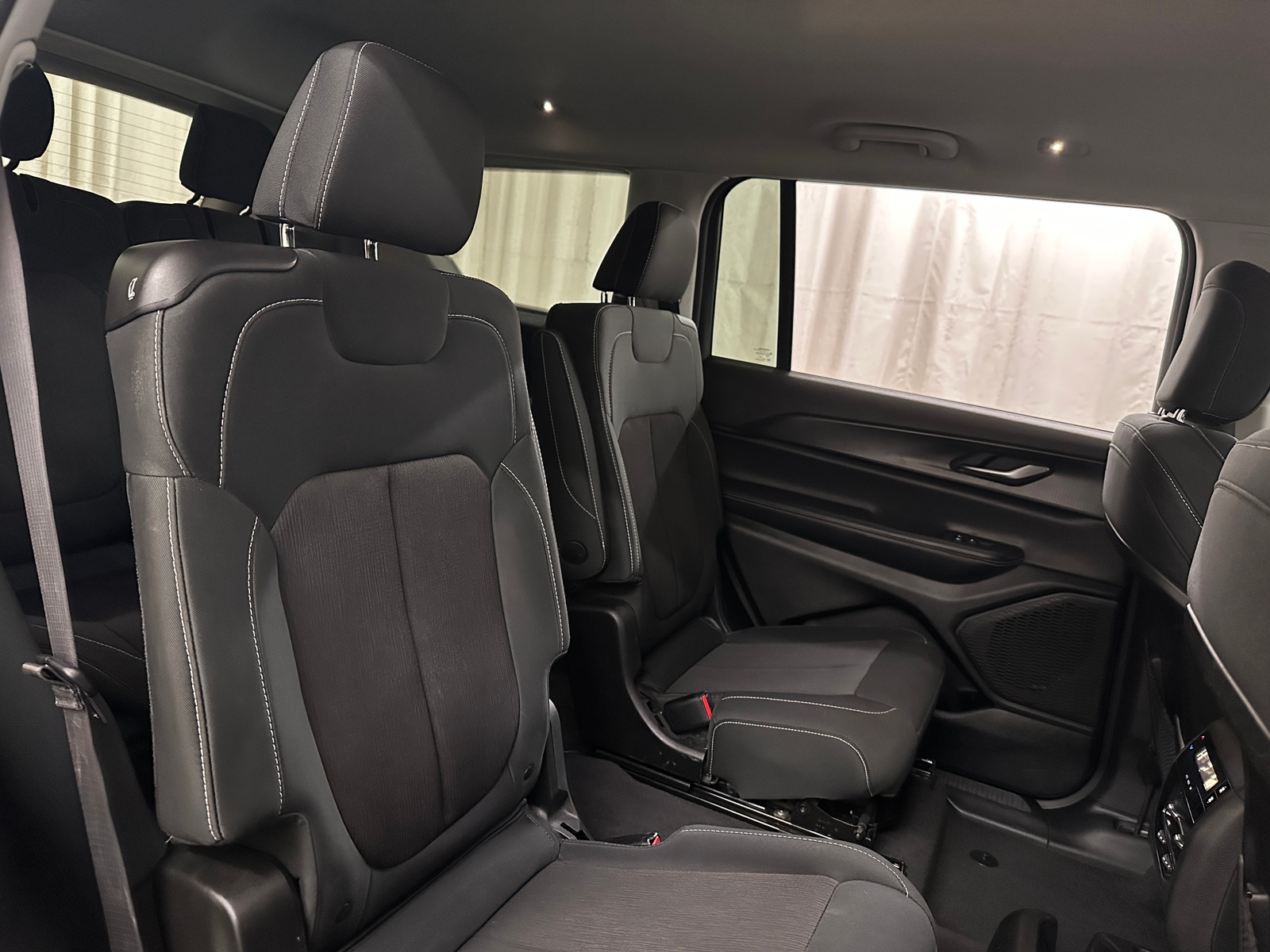 Thumbnail: 2023 Jeep Grand Cherokee L - 6