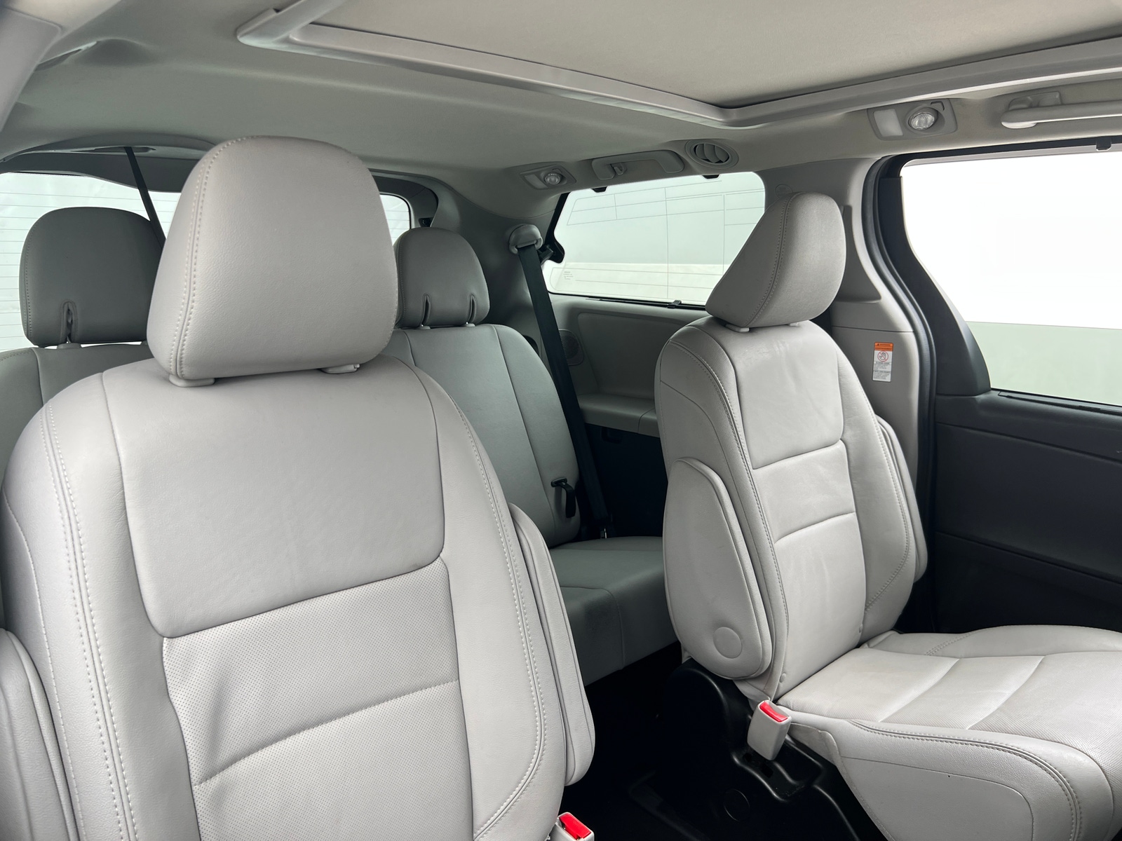 Thumbnail: 2015 Toyota Sienna - 5