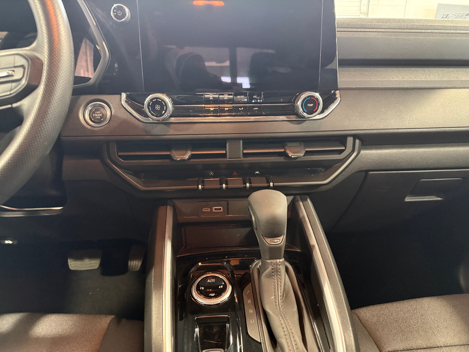 Thumbnail: 2024 Chevrolet Colorado - 4