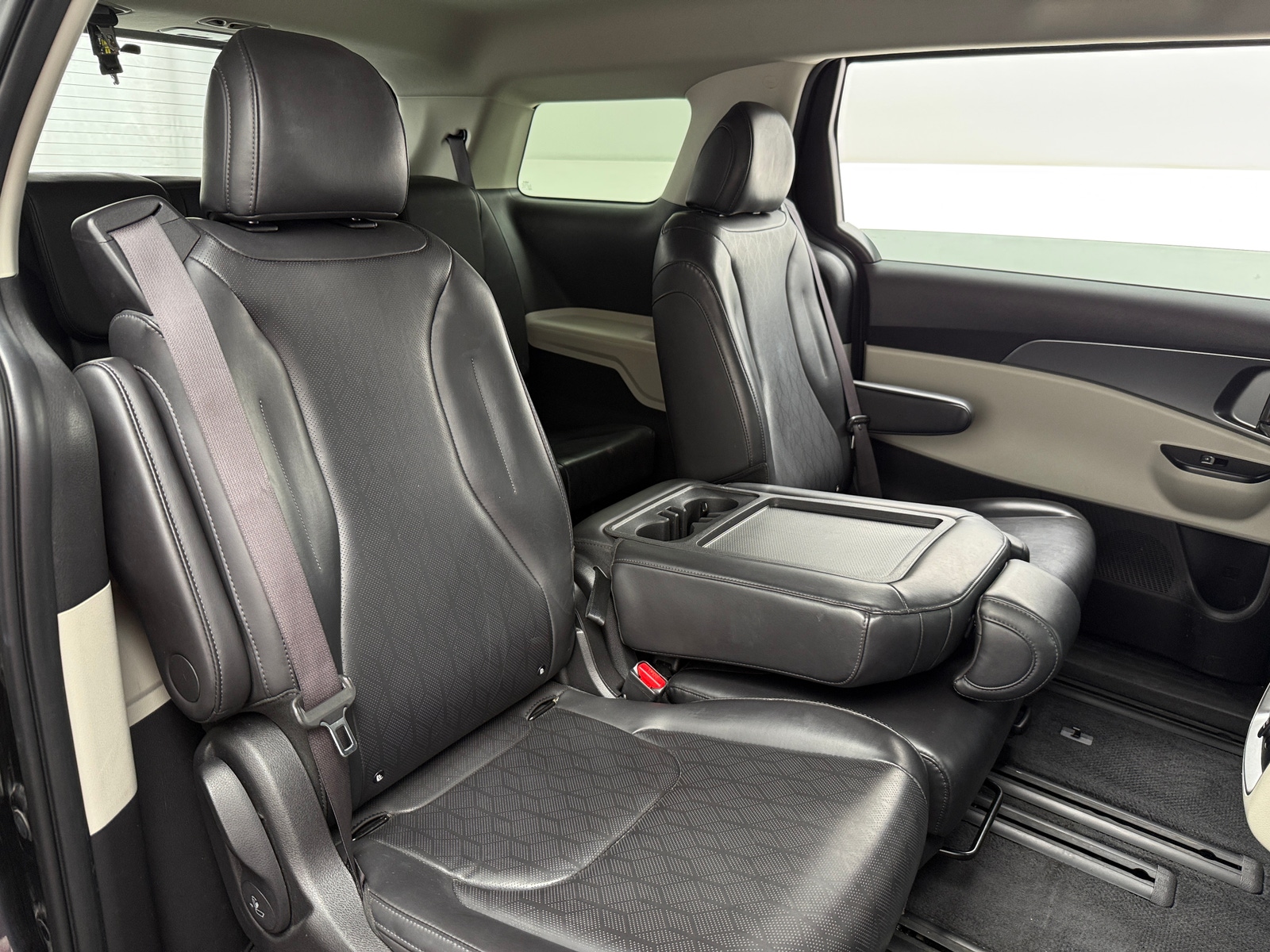 Thumbnail: 2023 Kia Carnival - 6