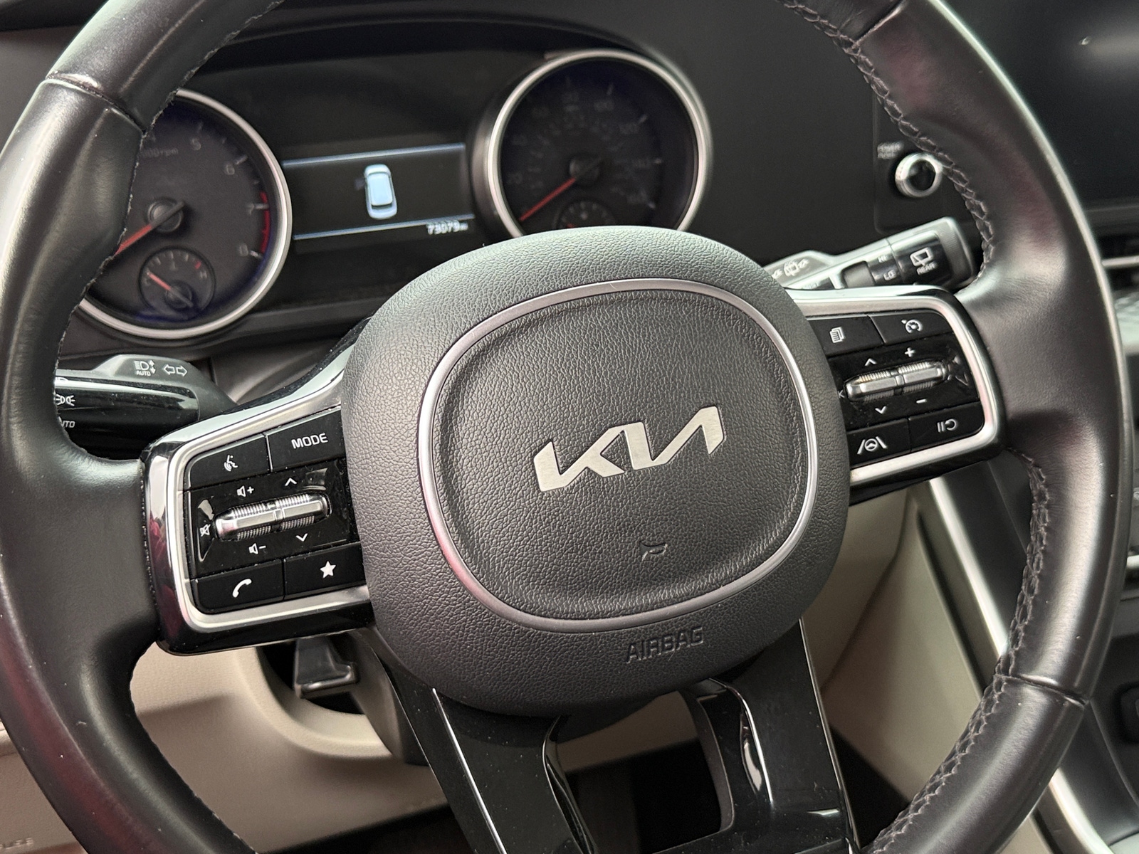 Thumbnail: 2023 Kia Carnival - 5