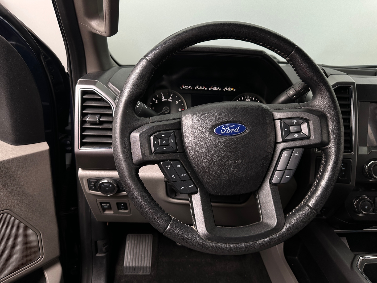 Thumbnail: 2019 Ford Econoline - 5