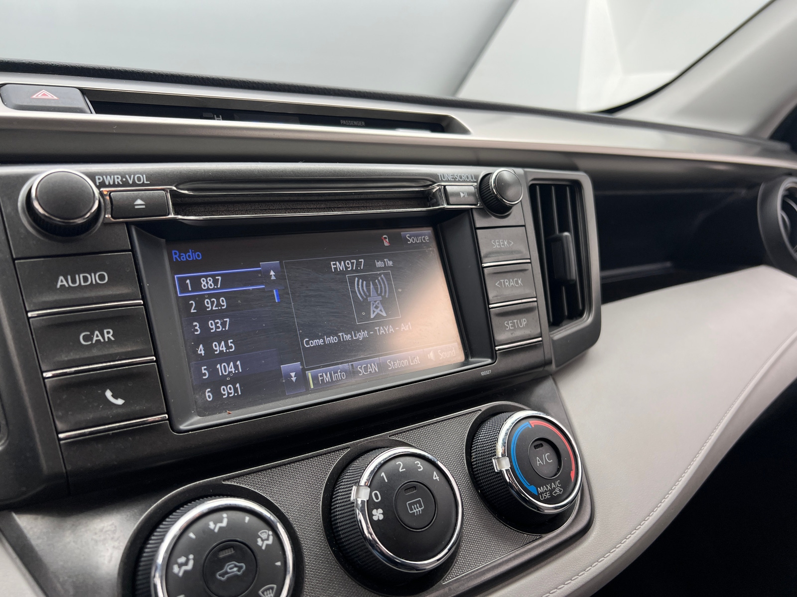 Thumbnail: 2015 Toyota RAV4 - 4