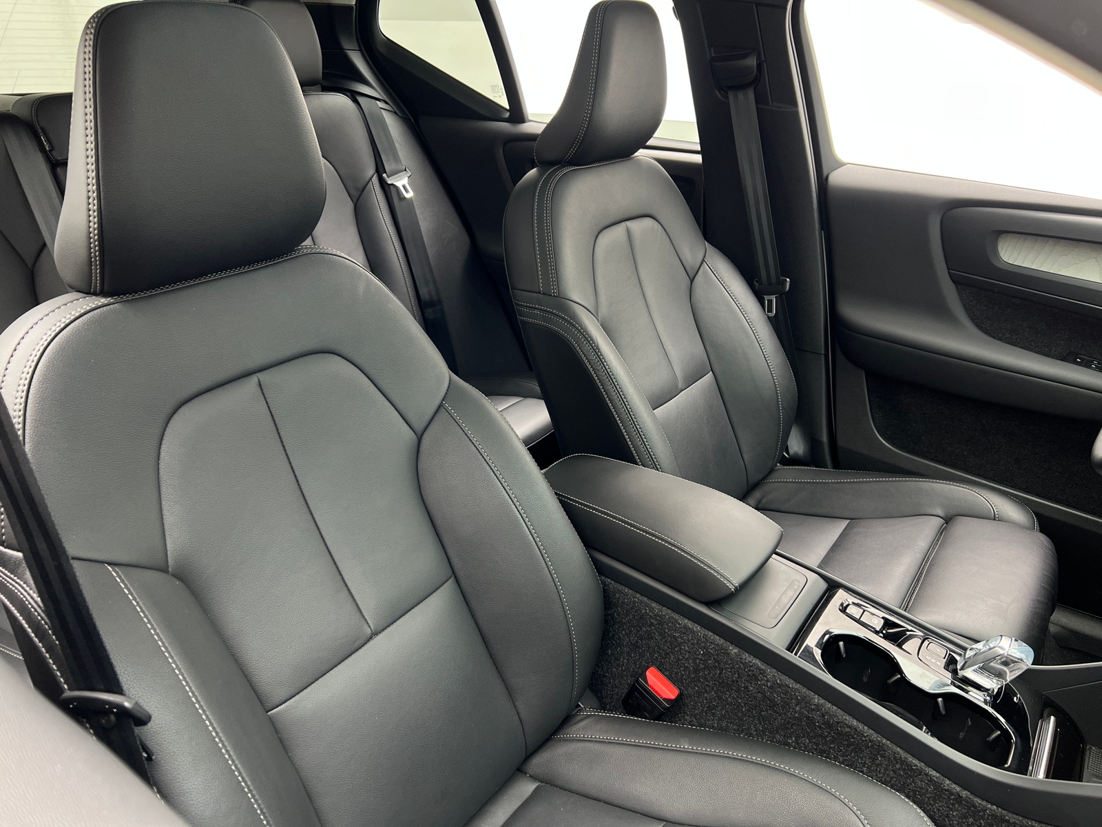 Thumbnail: 2025 Volvo XC40 - 2