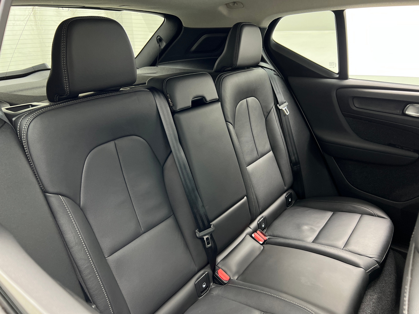 Thumbnail: 2025 Volvo XC40 - 6