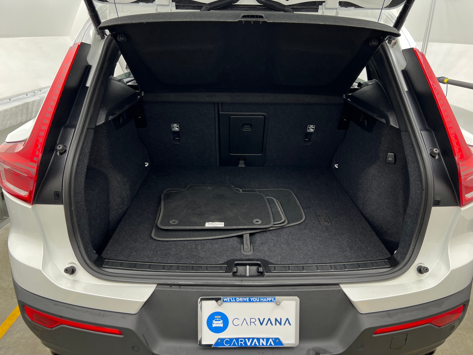 Thumbnail: 2025 Volvo XC40 - 7