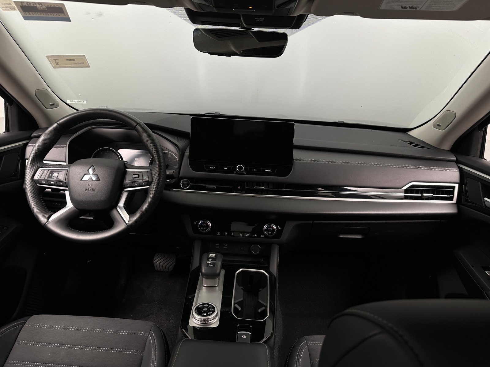 Thumbnail: 2025 Mitsubishi Outlander - 2