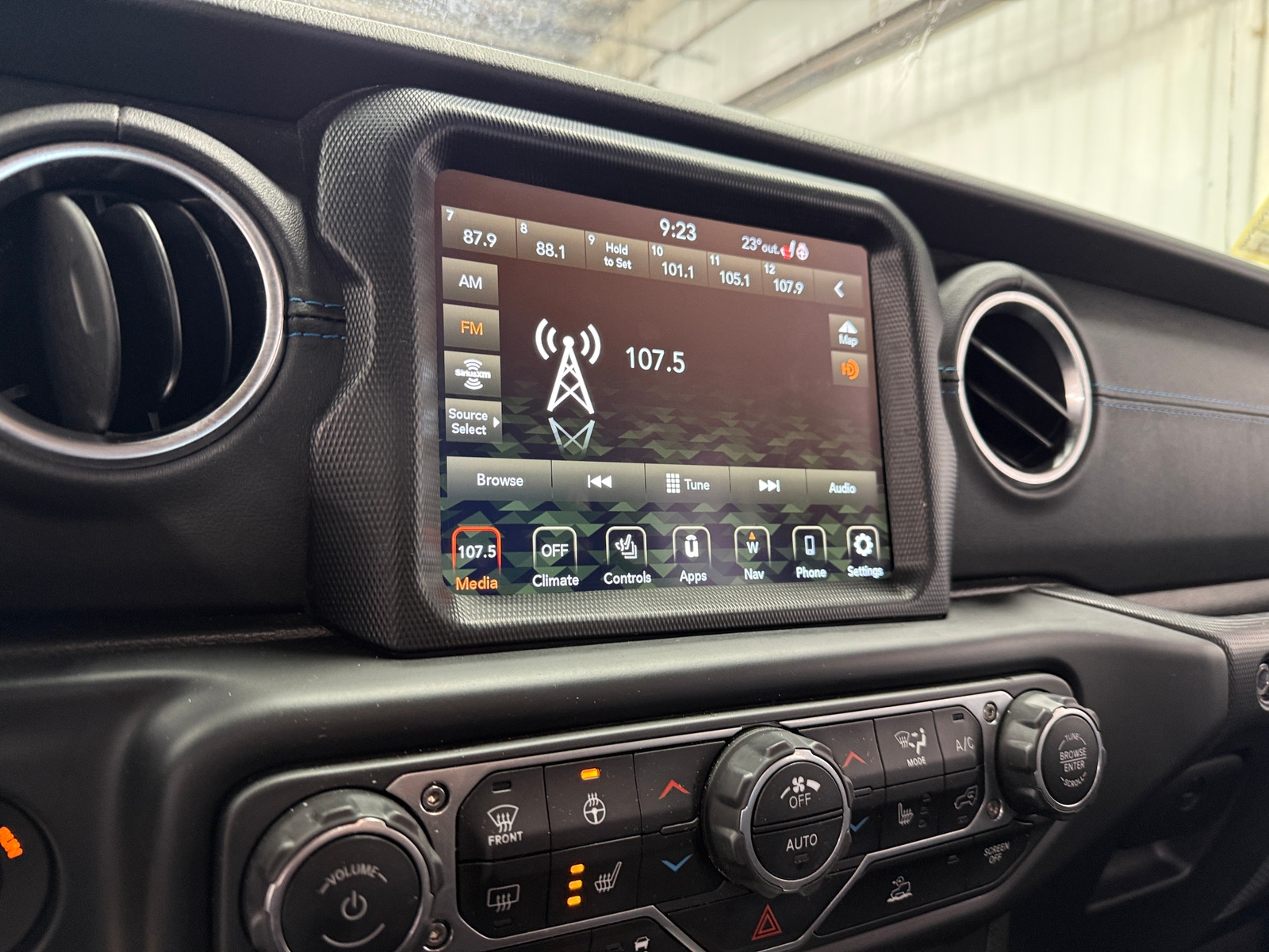 Thumbnail: 2021 Jeep Wrangler - 3