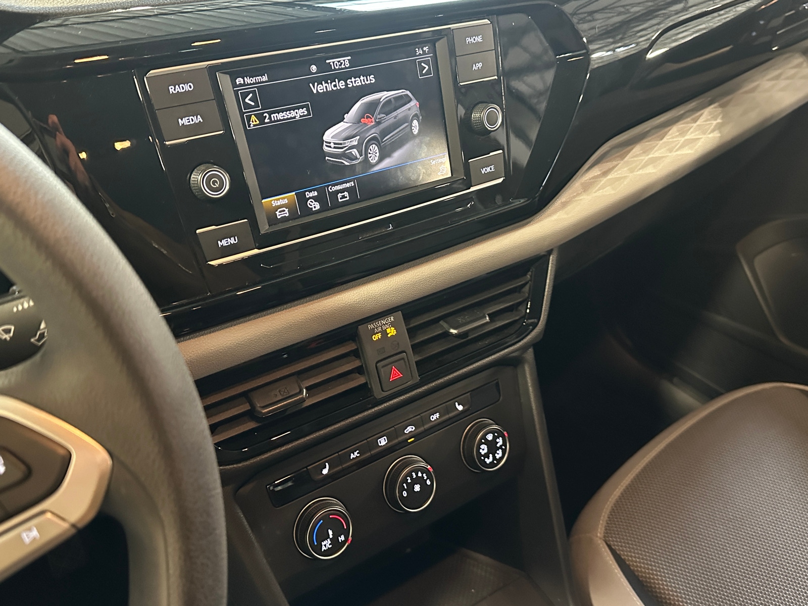 Thumbnail: 2022 Volkswagen Taos - 4