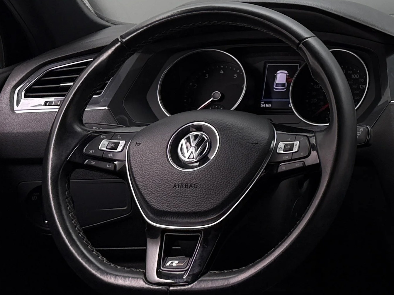 Thumbnail: 2020 Volkswagen Tiguan - 4