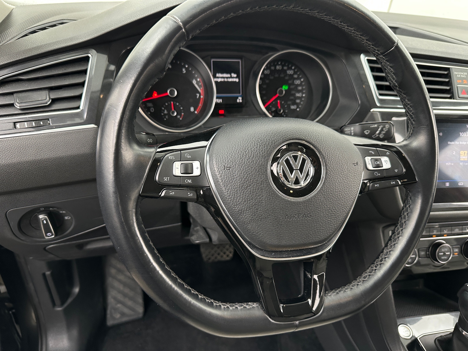 Thumbnail: 2018 Volkswagen Tiguan - 4