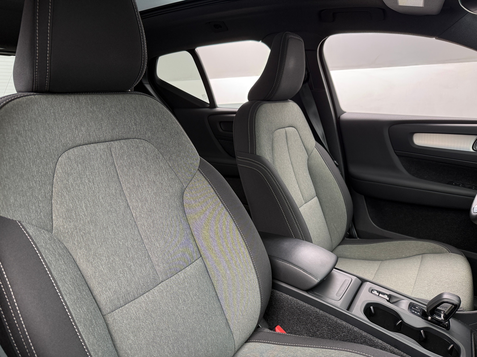 Thumbnail: 2024 Volvo XC40 - 2