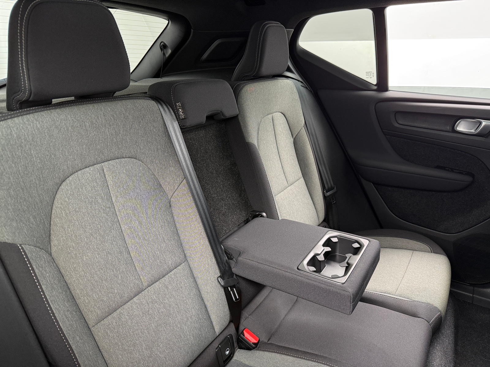 Thumbnail: 2024 Volvo XC40 - 6