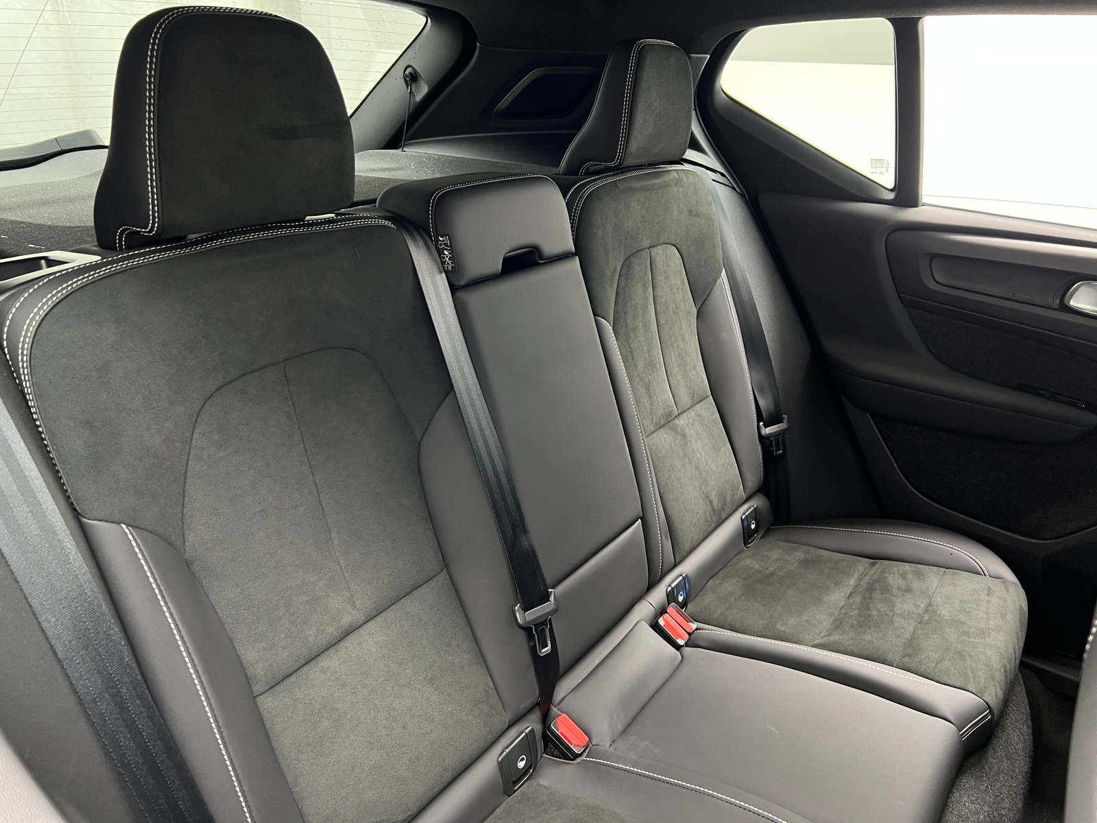 Thumbnail: 2023 Volvo XC40 - 5