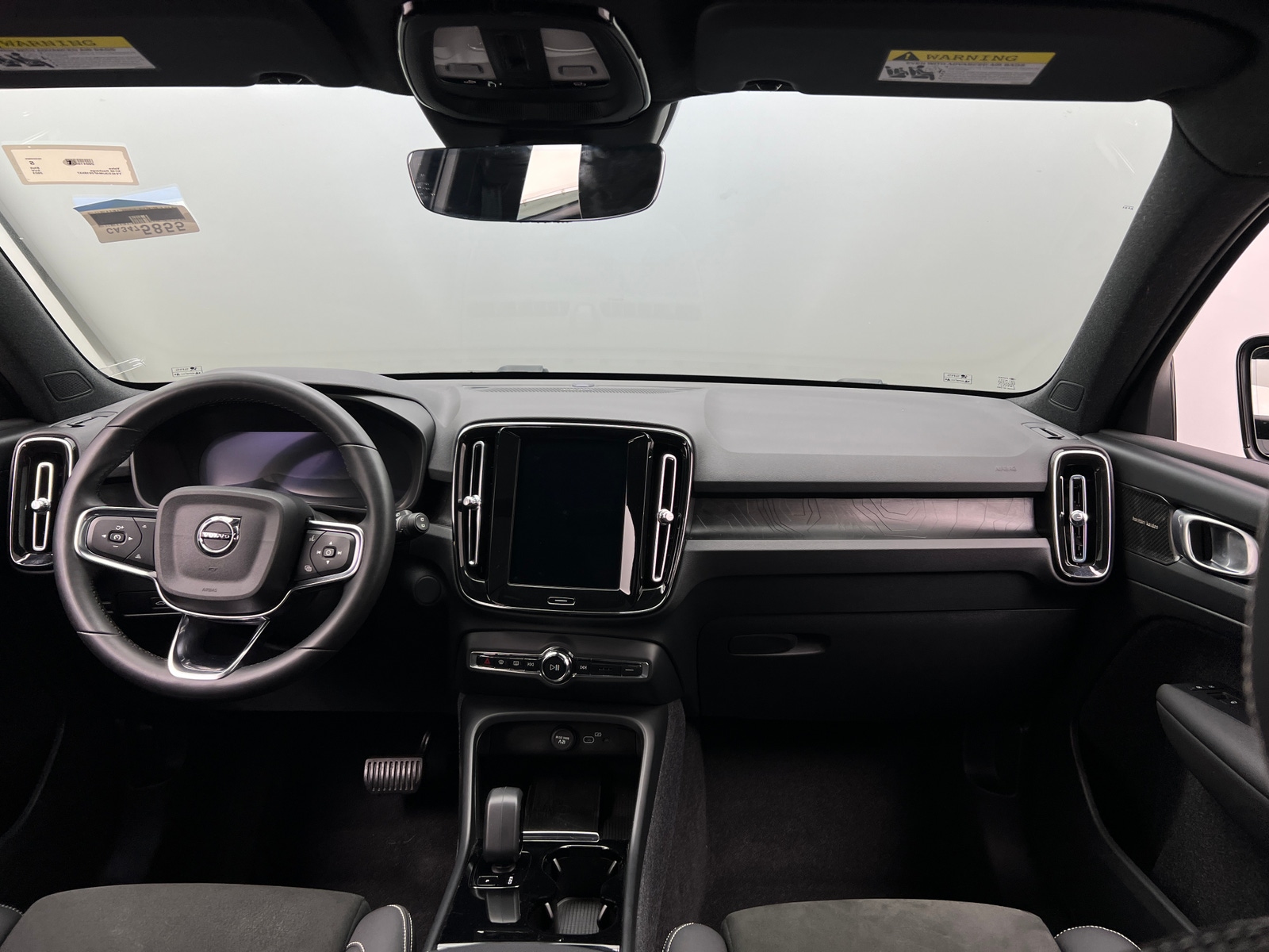 Thumbnail: 2023 Volvo XC40 - 2