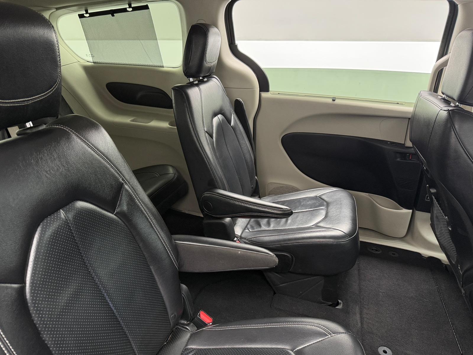 Thumbnail: 2022 Chrysler Pacifica - 5